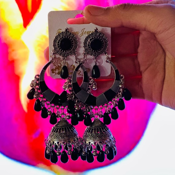 Bead Tassel Jhumka drop ear set - Picture 3 of 3